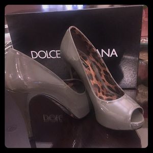 NWT authentic Dolce & Gabbana gray patent heels